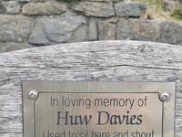 Ławeczka ku pamięci Huwa Daviesa