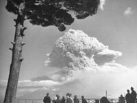Ostatnia zanotowana erupcja Wezuwiusza 13 marca 1944 r