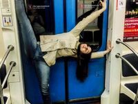 Poranna gimnastyka w metrze