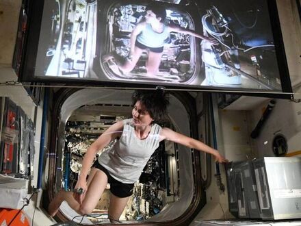Astronautka Samantha Cristoforetti na międzynarodowej stacji kosmicznej zrekonstruowała scenę z filmu "Grawitacja"
