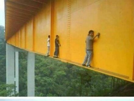 Tak powstają graffiti na wysokich konstrukcjach