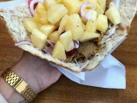 W Mielnie można kupić kebab hawajski