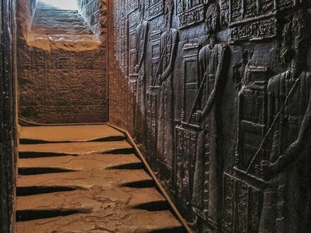 Świątynia Bogini Hathor w Egipcie z około 2300-letnimi stopionymi schodami