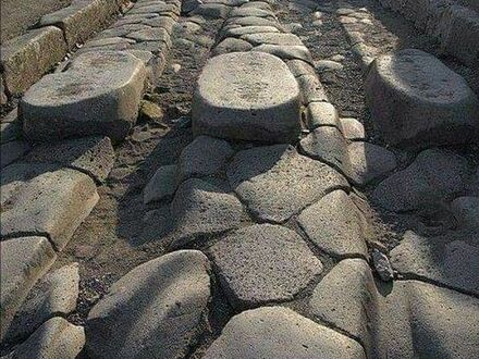 Droga i przejście dla pieszych w Pompejach