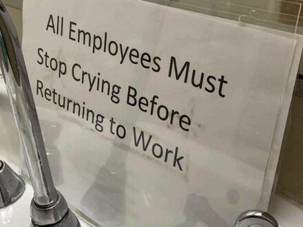 Wszyscy pracownicy muszą przestać płakać zanim wrócą do pracy