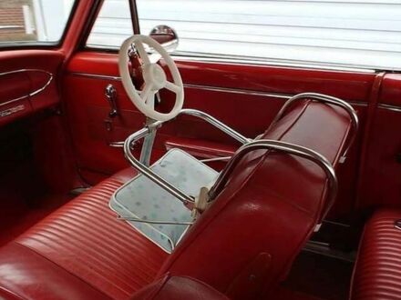 Samochodowy fotelik dla dziecka z lat 50
