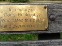 Pamięci Rogera Bucklesby, który nienawidził tego parku i wszystkich ludzi w nim