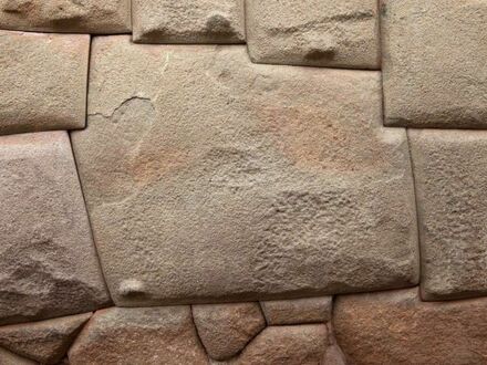 Idealnie dopasowane kamienie w budowli Inków