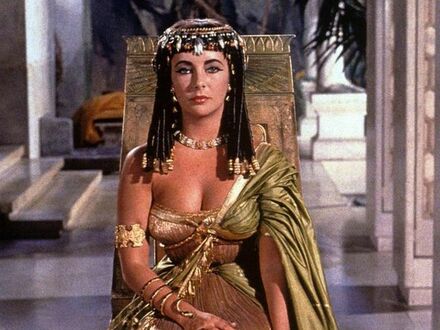 Elizabeth Taylor jako Kleopatra, 1963