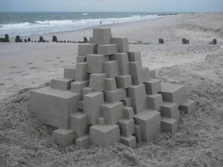 Geometryczny zamek z piasku