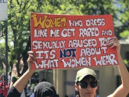 "Kobiety, które ubierają się tak jak ja są gwałcone i prześladowane seksualnie. To nie kwestia tego w jaki sposób kobiety się ubierają"