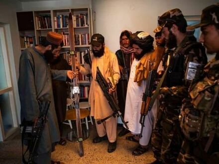 Talibowie przejmują zaawansowany sprzęt z norweskiej ambasady w Kabulu