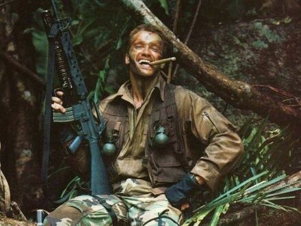 Arnold Schwarzenegger podczas kręcenia Predatora w 1986