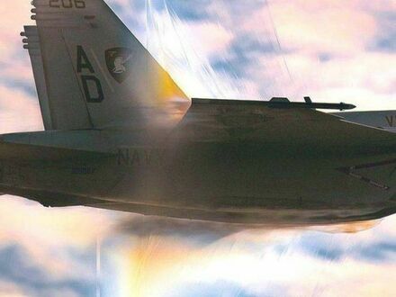 Moment, w którym F/A-18 Super Hornet przekracza barierę dźwięku
