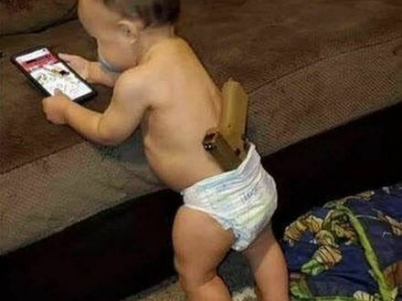 Dziecko w tym wieku nie powinno się bawić telefonem
