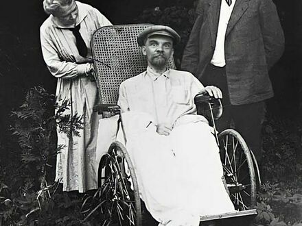 Ostatnia fotografia lenina w maju 1923 razem z jego siostrą i lekarzem