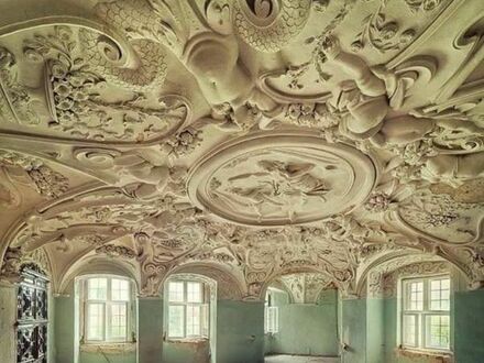 Sufit w opuszczonym zamku w Niemczech