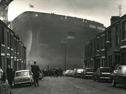 Tankowiec Esso Hibernia podczas budowy w stoczni Wallsend, 1970 r.