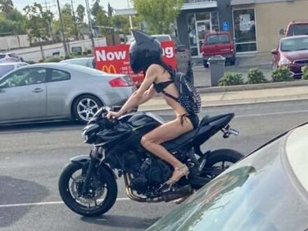 Interesujący strój na motocykl