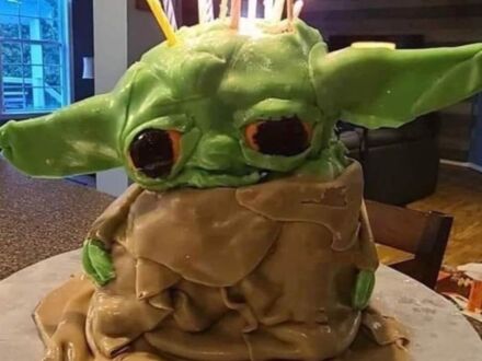 Smutny baby Yoda