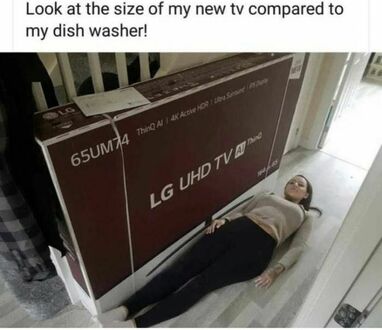 Spójrzcie jaki duży jest mój nowy telewizor w porównaniu do mojej zmywarki
