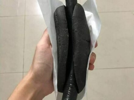 Ikea w Singapurze serwuje całkowicie czarne hot-dogi