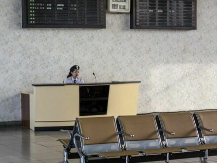 Wnętrze lotniska w Korei Północnej