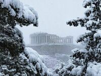 Akropol w Atenach pokryty śniegiem