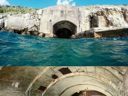 Opuszczona baza łodzi podwodnych gdzieś w Grecji