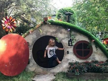 Ojciec wybudował hobbicki domek do zabawy dla swojej córki