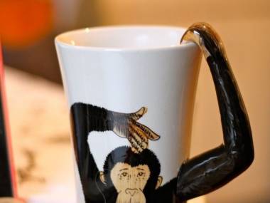 "Małpkę herbaty, poproszę."