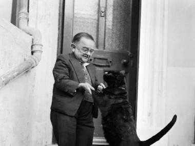 1956 - najmniejszy człowiek świata tańczy ze swoim kotem