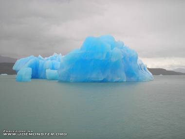 Niebieska góra lodowa