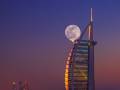 Księżyc nad Dubajem