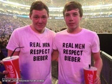 Prawdziwi mężczyźni szanują Biebera