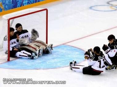 Japońska, żeńska drużyna hokeja dobrze się bawi na olimpiadzie w Soczi