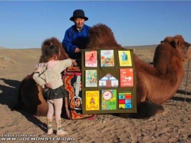 Objazdowa biblioteka na pustyni Gobi