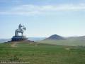 Pomnik Dżyngis Chana na stepach Mongolii