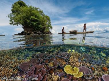Krystalicznie czysta woda u wybrzeży Nowej Gwinei