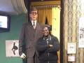 Shaquille O'Neal na tle makiety Roberta Wadlowa, najwyższego człowieka swiata