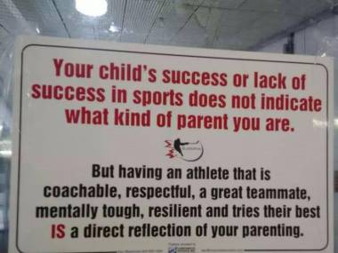 "Sukces lub brak sukcesu twojego dziecka w sporcie nie definiuje tego, jakim jesteś rodzicem"