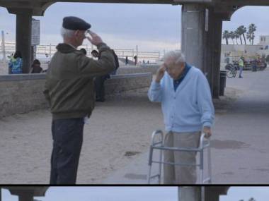 Człowiek, który przeżył Holokaust dziękuje żołnierzowi, który go wyzwolił i którego spotkał po latach