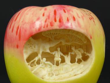 Wyrzeźbione w jabłku
