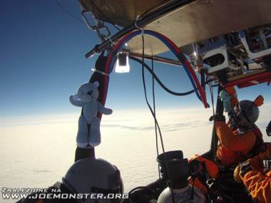 3 grudnia 2014 polscy skoczkowie ustanowili rekord wysokości skoku spadochronowego w formacji. Polecieli z 10 600 m