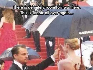 Pod tą parasolką zmieszczą się dwie osoby. Mam deja vu z Titanica