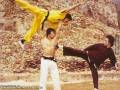 Bolo Yeung używa Jackiego Chana do walki z Brucem Lee