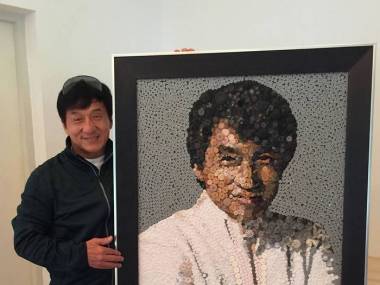 Jackie Chan ze swoim nowym portretem