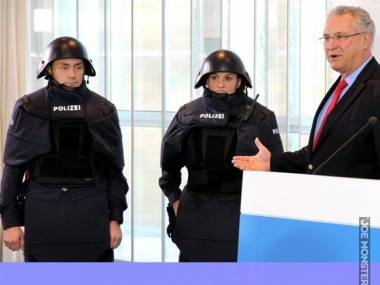 Nowe kaski niemieckiej policji