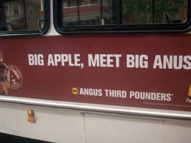 Wielkie jabłko spotyka wielkiego anusa