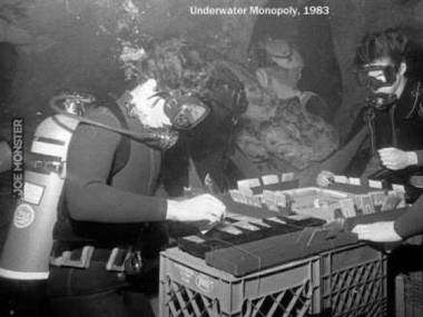Monopoly pod wodą w 1983 roku